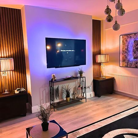 *Luxury 9Ine Lush Jacuzzi Apartment & Balcony* Birmingham Eksteriør billede