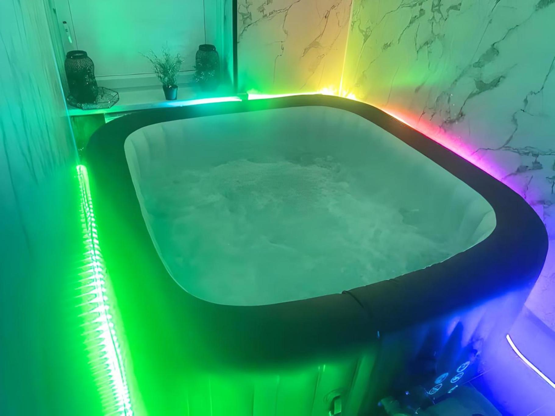 *Luxury 9Ine Lush Jacuzzi Apartment & Balcony* Birmingham Eksteriør billede