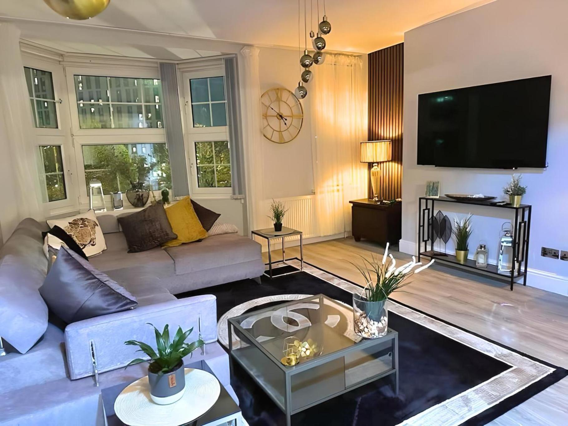 *Luxury 9Ine Lush Jacuzzi Apartment & Balcony* Birmingham Eksteriør billede