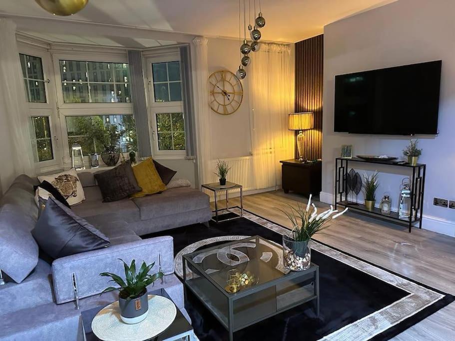 *Luxury 9Ine Lush Jacuzzi Apartment & Balcony* Birmingham Eksteriør billede