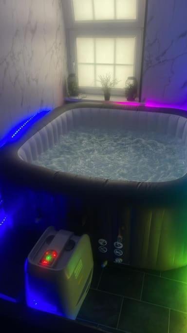 *Luxury 9Ine Lush Jacuzzi Apartment & Balcony* Birmingham Eksteriør billede