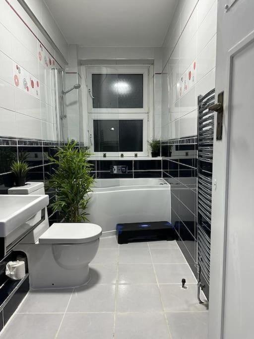 *Luxury 9Ine Lush Jacuzzi Apartment & Balcony* Birmingham Eksteriør billede