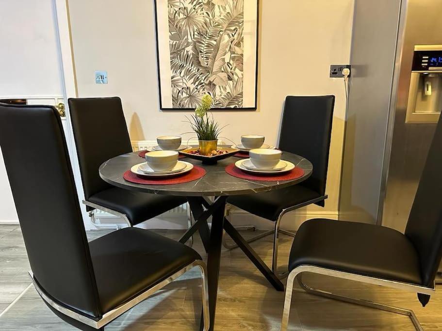 *Luxury 9Ine Lush Jacuzzi Apartment & Balcony* Birmingham Eksteriør billede