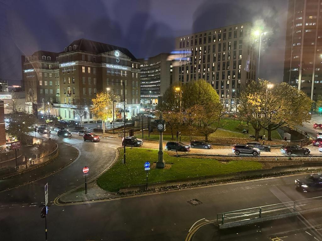 *Luxury 9Ine Lush Jacuzzi Apartment & Balcony* Birmingham Eksteriør billede